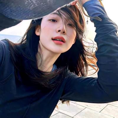 9顶假发的女孩